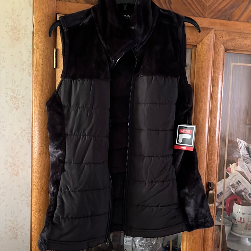 2/25 Women’s soft fleece vest Medium